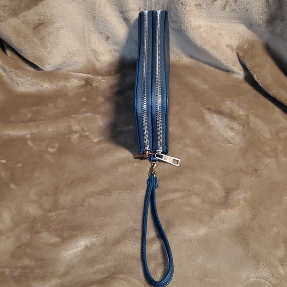 *Wristlet/Wallet - Picture 2 of 7
